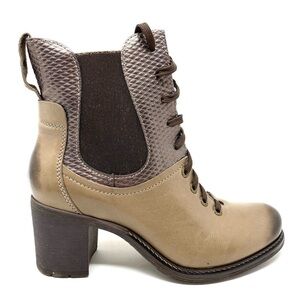 Dromedaris Hayley Leather Block Heel Boots Taupe